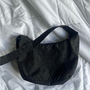 Black BAGGU medium crescent bag